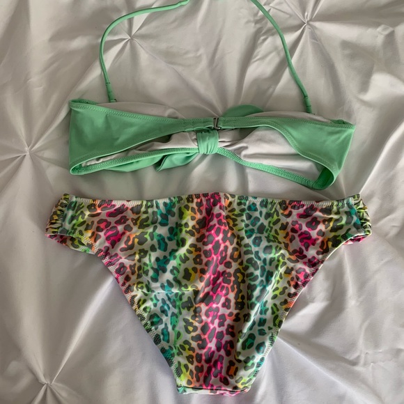 Animal print and green bikini - Picture 3 of 3